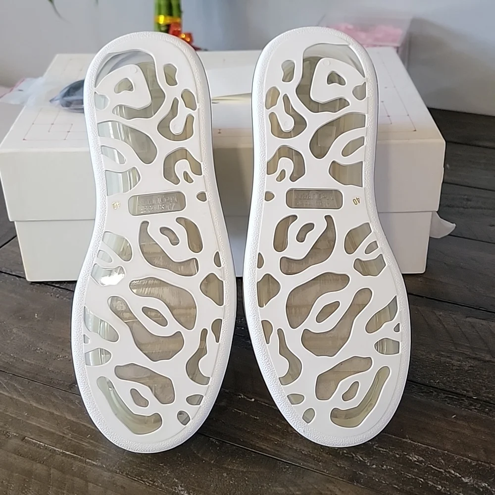 Women's Oversized Sneaker in White/black - Picture 6 of 10
